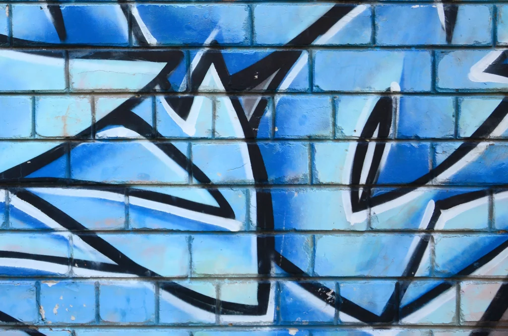 Graffiti auf Steinmauer